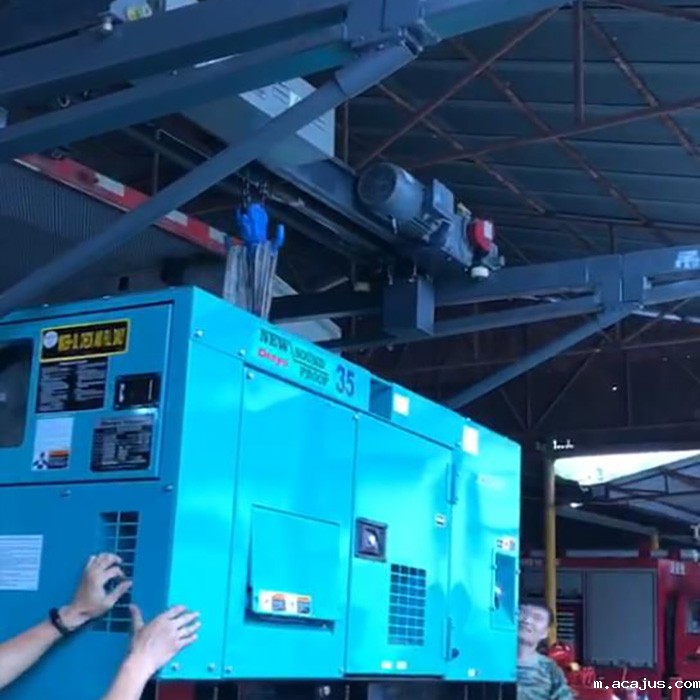 某消防应急单位使用车载吊机案例